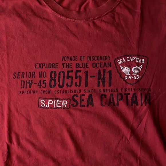 Red graphic long sleeve​​ - Picture 3 of 4